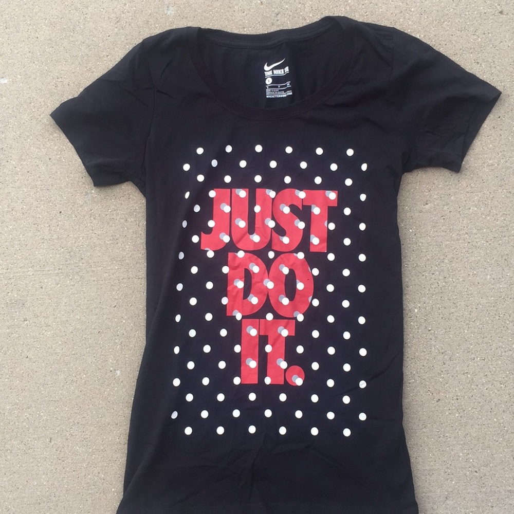 Nike women’s t shirt
